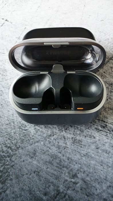 Samsung Galaxy Buds3 Pro Silver – Pachet complet + Husa Ringke (Impecabile)