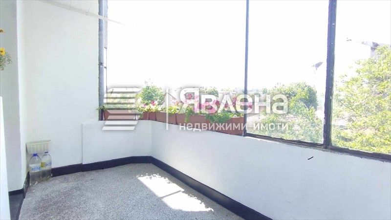 Продава се Четиристаен апартамент в Варна, Аспарухово - 106 кв.м за 1680 €/кв.м - Снимка #11