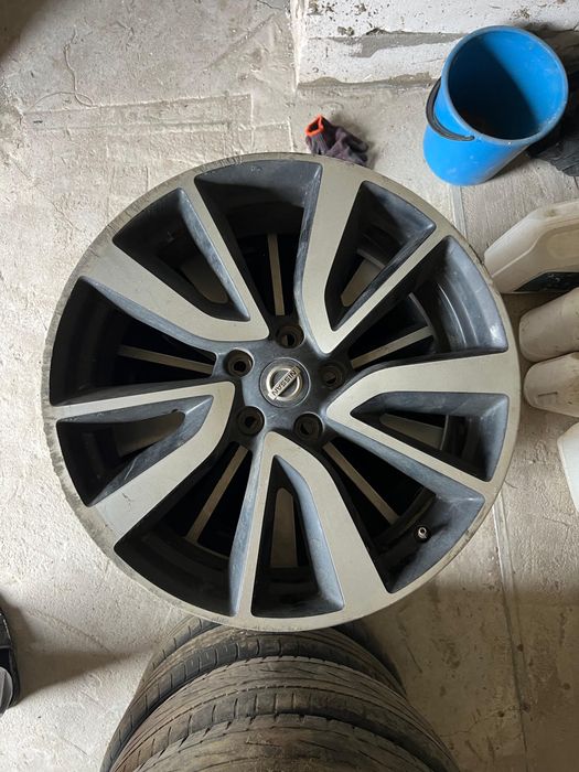 Продам диски с шинами 225/55 R19