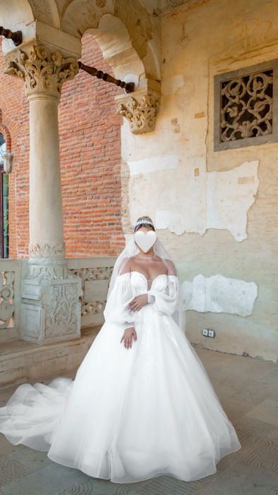 Vand rochie de mireasa Aryanna Karen