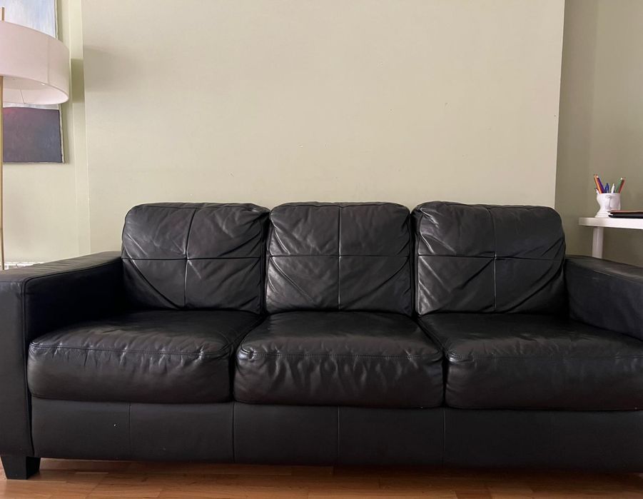 Кожен диван 202х85х57 см, много запазен