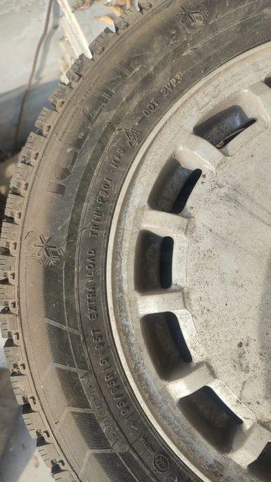 Продаем комплект зимней резины для Mercedes
