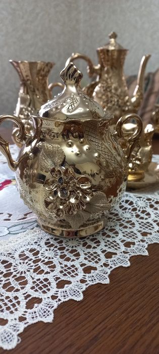 Позлатен сервиз за кафе