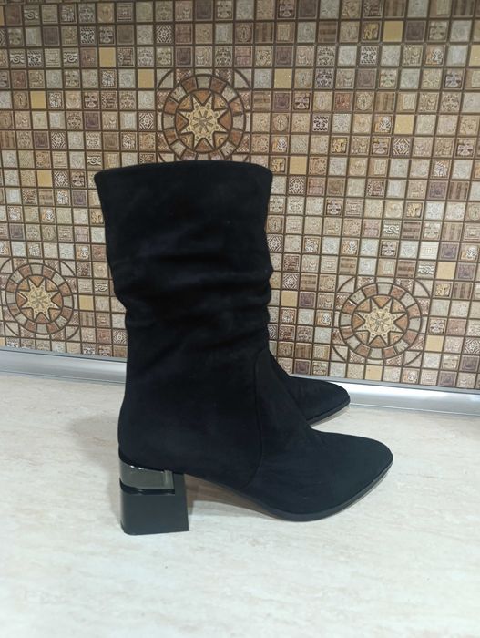 Дамски велурени боти