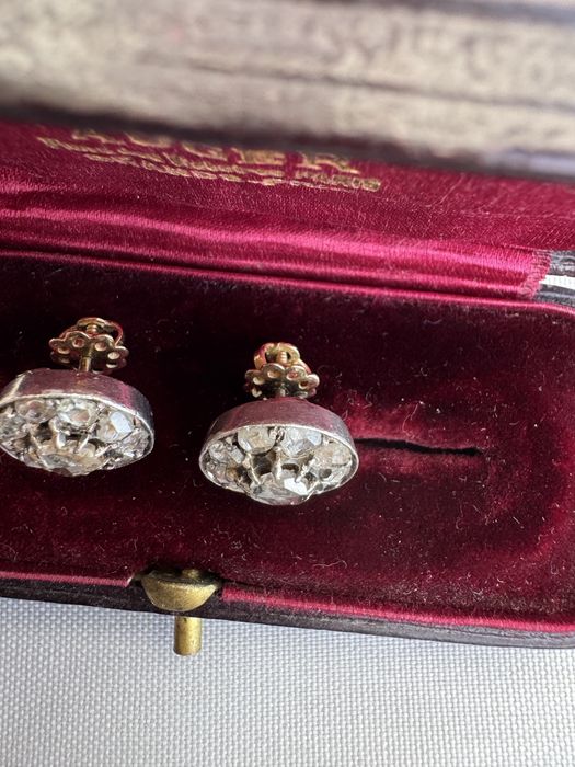 Cercei din aur cu diamante montate in argint