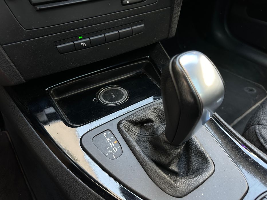 BMW Seria 3 E91 318d – 2010 | Automată | Trapa panoramică