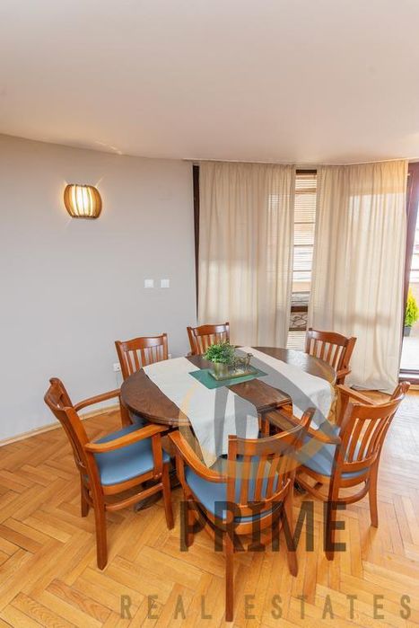 Център тристаен апартамент обзаведен