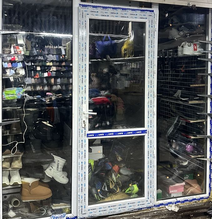 Продают дверь пластиковый  новый