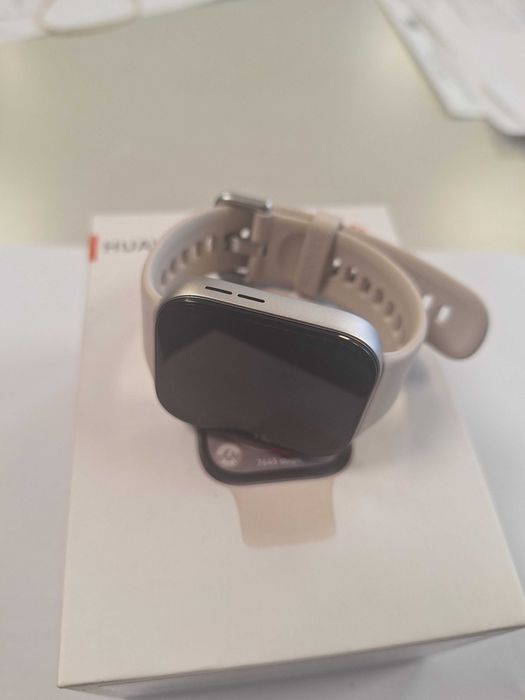 Smart часовник Huawei Fit 3
