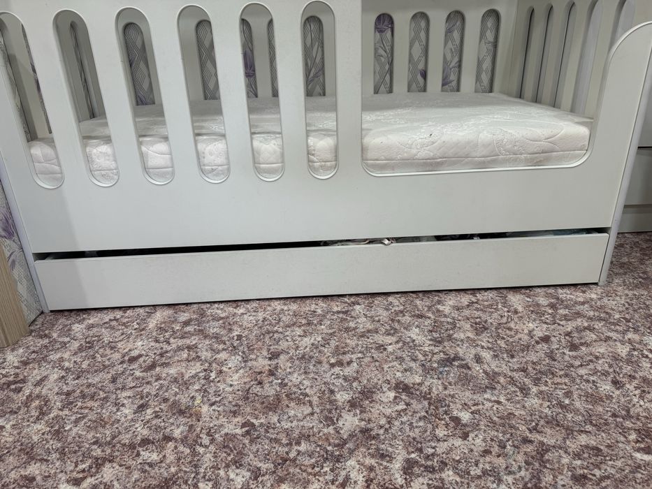 Детская кровать, в виде домика……..