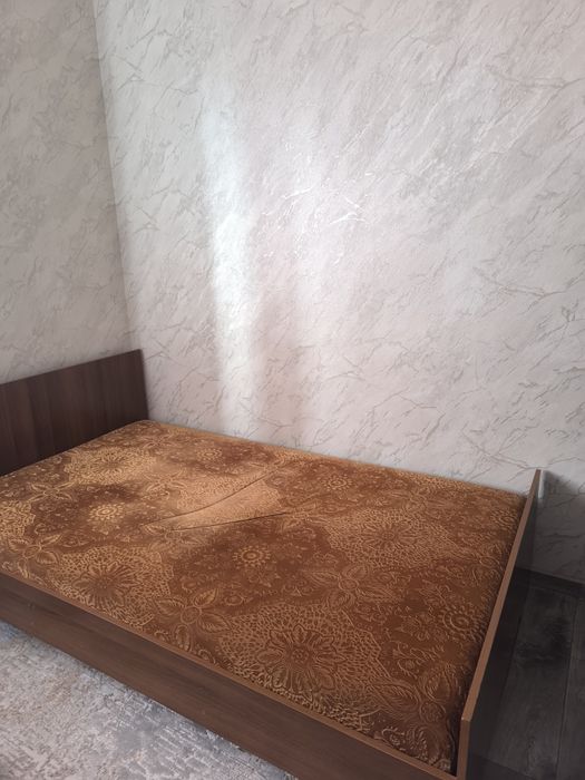 Продаю б/у кровать