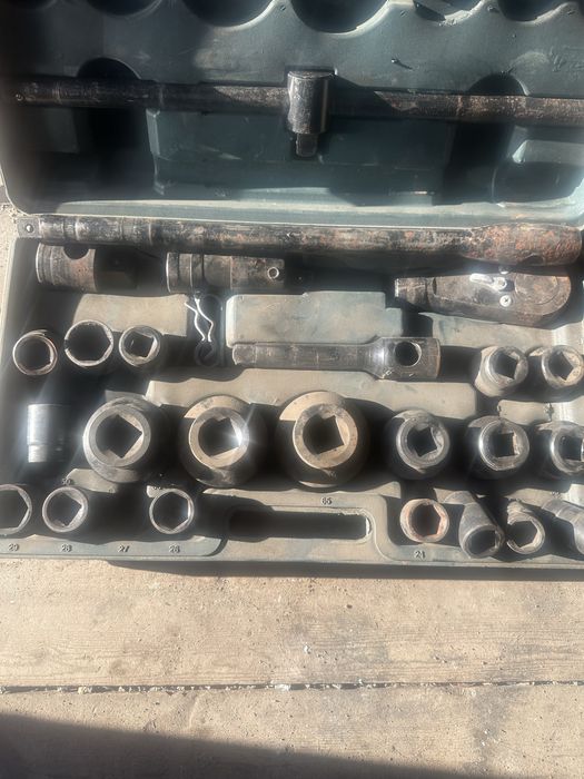 Продам набор головок с трещеткой