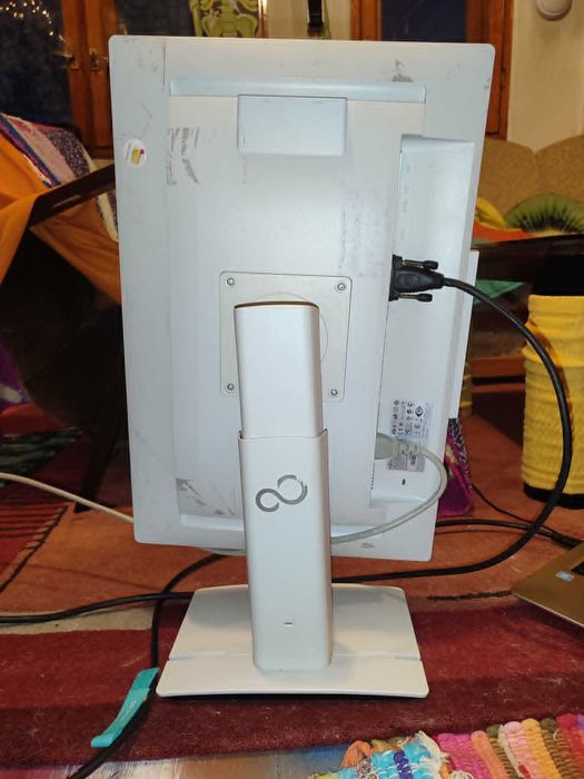 Монитор Fujitsu 22" 60hz