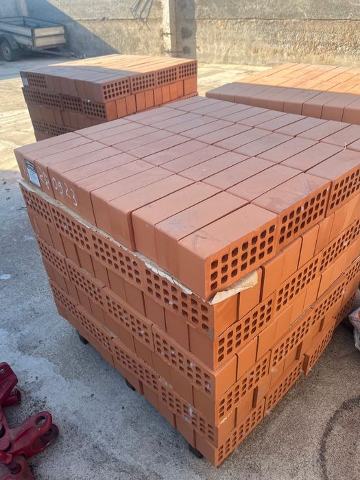 Продам 3 поддона кирпичей
