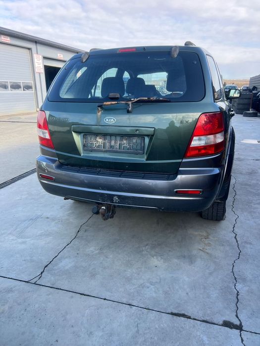 DEZMEMBREZ Piese Auto Kia Sorento Motor 2.5 CRDI Diesel Euro 3 4 Motor 2.5 Diesel cod D4CB cutie viteze manuala 5 trepte 4x4 cutie transfer Fata completa bara fata Capota far aripa portiera fata spate stanga dreapta haion oglinda