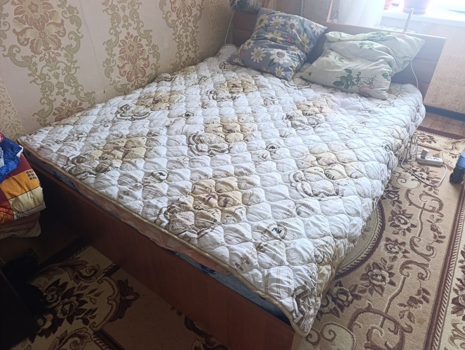 Отдам даром кровать с матрасом