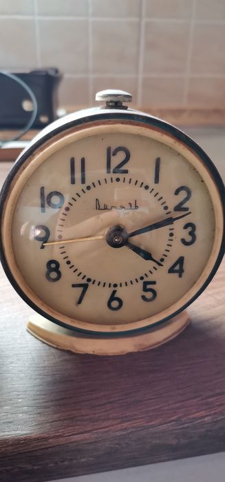 Vând ceasuri mecanice de masa