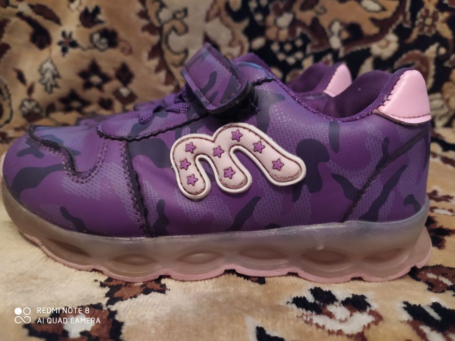 Продам кроссовки р 30