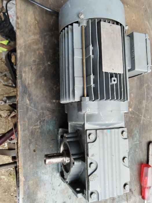 Reductor cu motor electric povarna