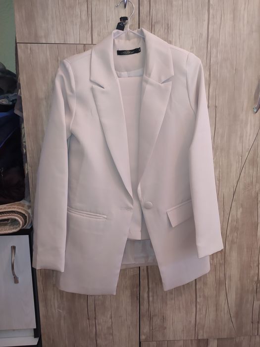 Kastyum shim ayollar uchun