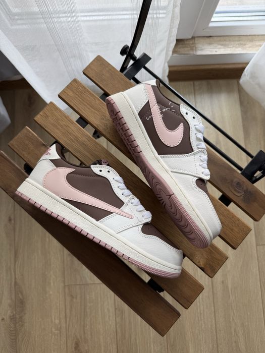 Маратонки nike dunk travis scott