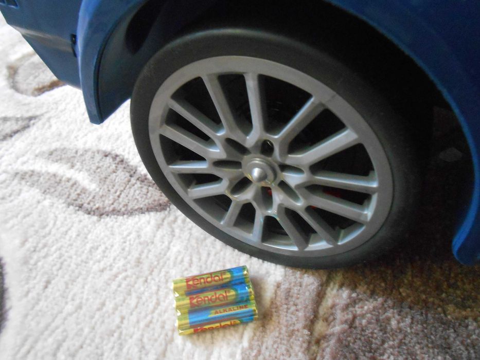 Кола BUGATTI за дете от 1-3 години / чисто нова /