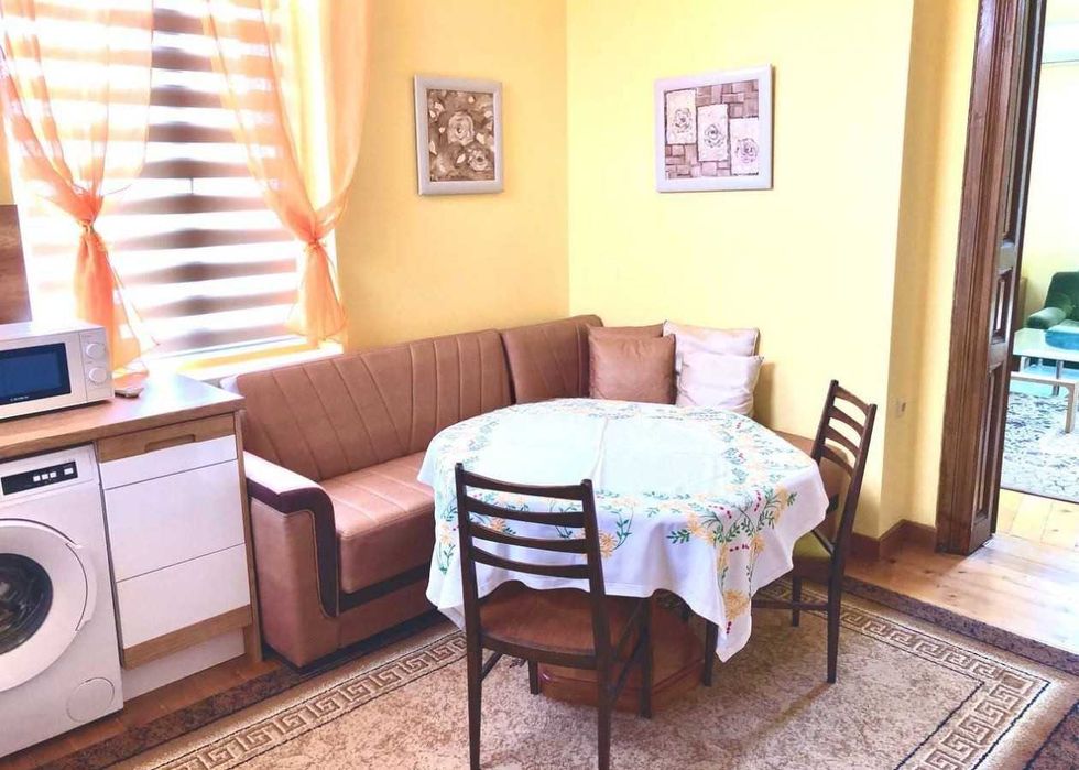 Дава се под наем Двустаен апартамент в Бургас, Център - 50 кв.м за 500 € - Снимка #2