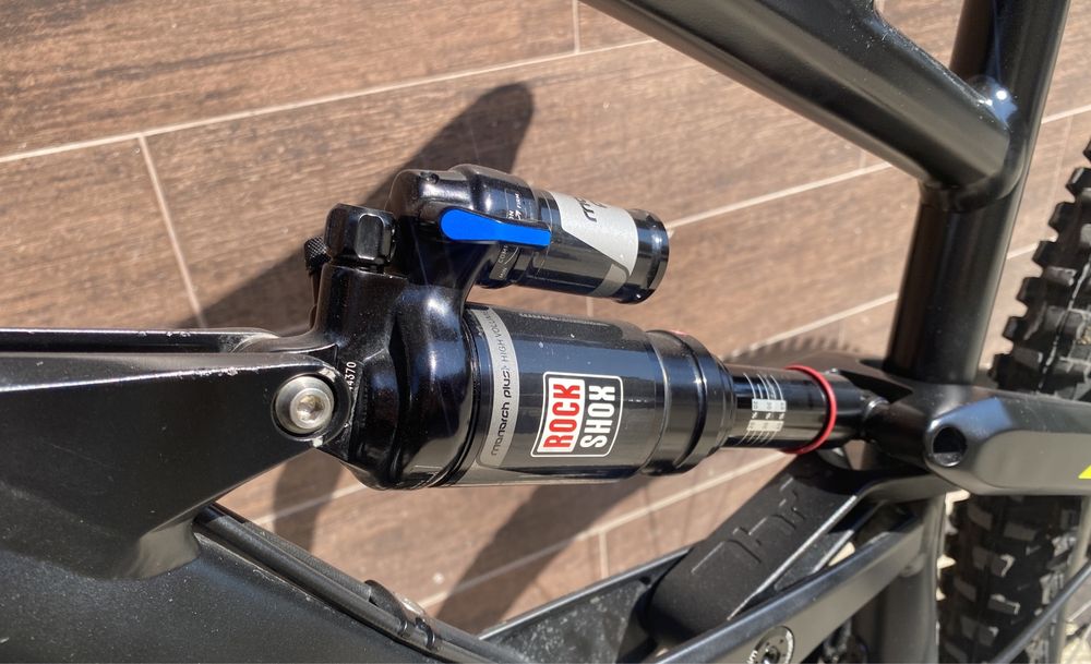 YT Capra 27,5 L отлично