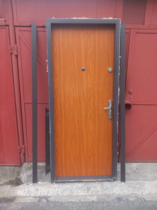 Usa metalica  MACO stare bună