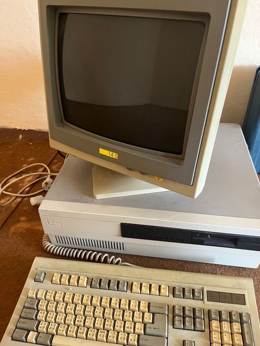 Компютър Правец с монитор и клавиатура. РАБОТЕЩ