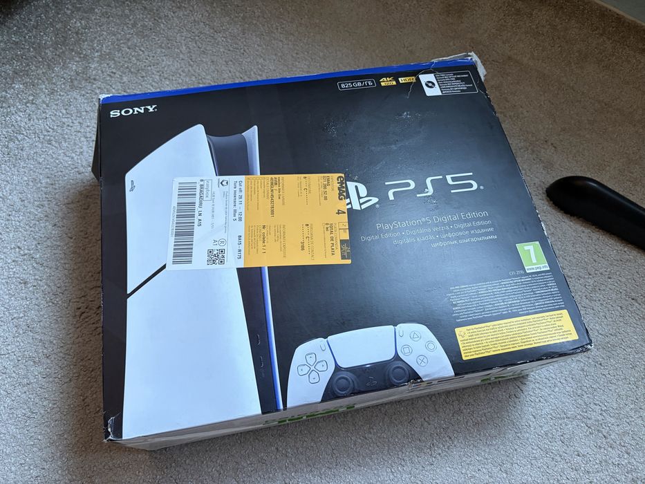 PS5 Digital Edition 825 GB - Ca nou, garanție, cutie, factură, folosit foarte putin