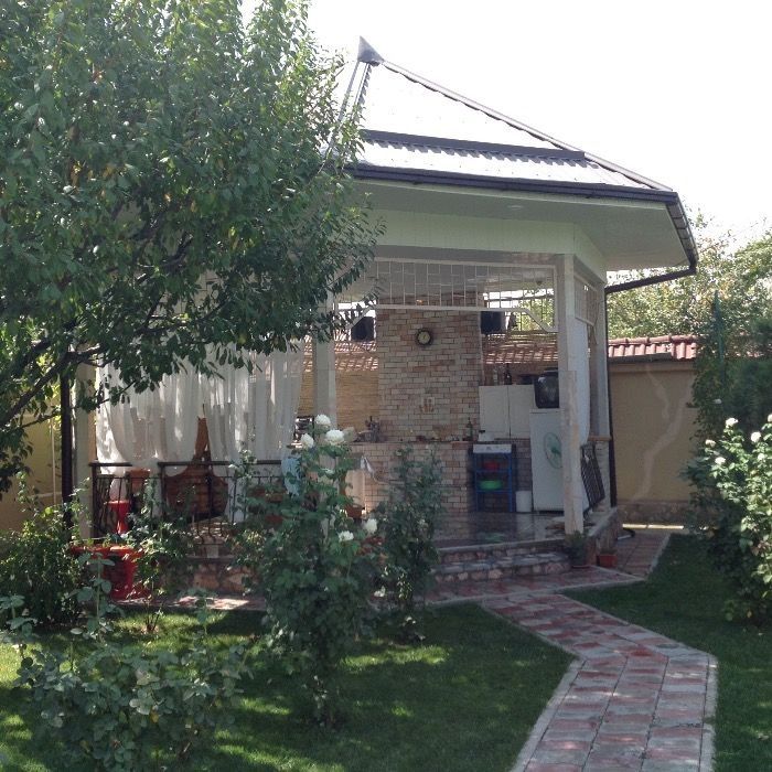 Продам 3 этаж. дом общ. пл. 350 кв. м., 6комн., участок 11 соток