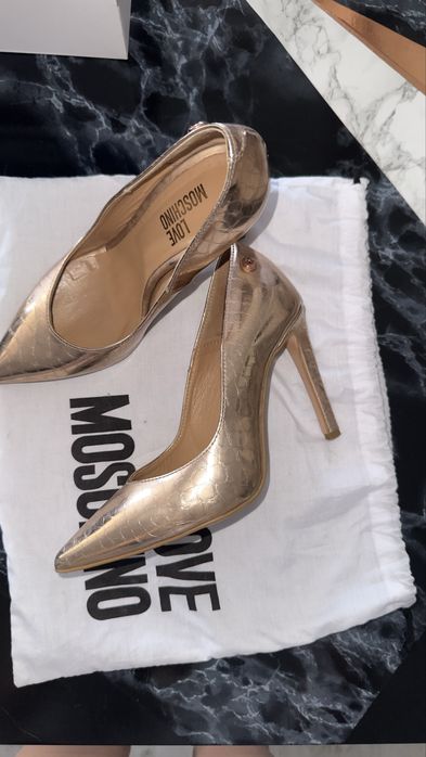 Официзлни обувки Moschino