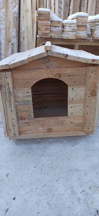 Будка новая для не большой собаки.