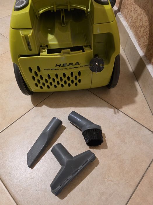 Продавам прахосмукачка Zelmer ,запазена и добре работеща висок клас