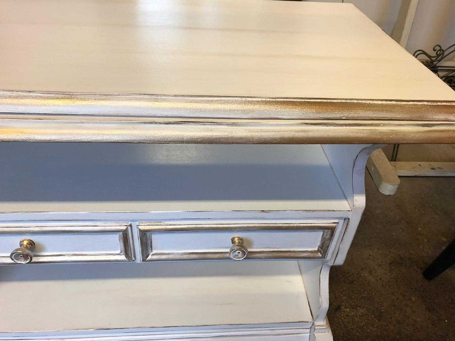 Masa alba din lemn restaurata