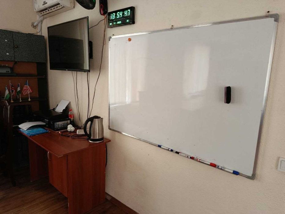 Доска магнитно-маркерная Deli белый 100x150см