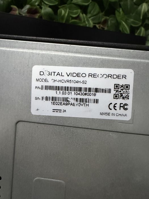 DVR 4 canale Dahua + 4 camere noi + alimentatoare