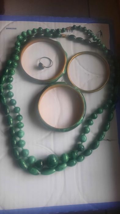 Малахит гривни гердани