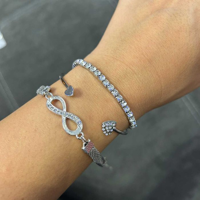 Гривни и други аксесоари