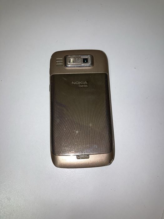 Продам телефон Nokia E72 bronze