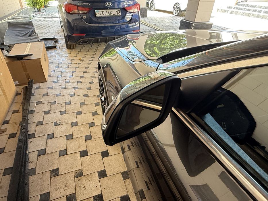 Бампер на Бмв r10 комплект оригинан