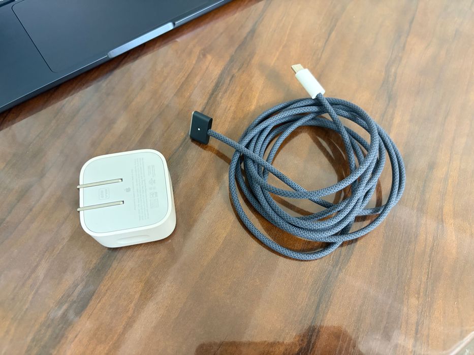 Macbook Air M5 13 24gb/1tb Midnight (1 oy ishlatilgan)