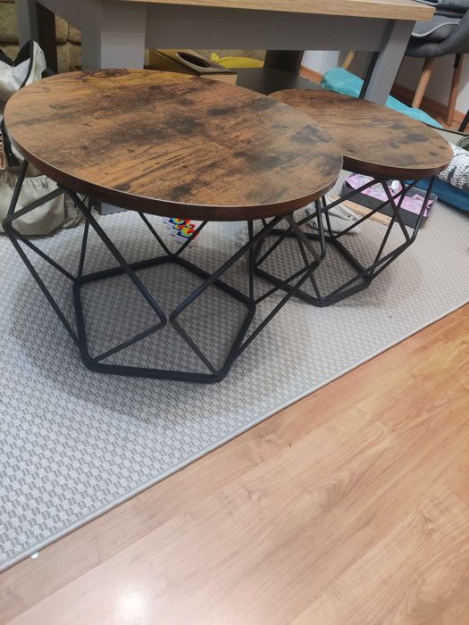 Măsuțe de cafea . Set de 2 . Se pot baga una în alta .