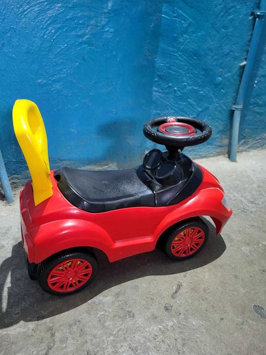 Детский машинка. Талкар. Игрушка. Толокар. Каталка машина