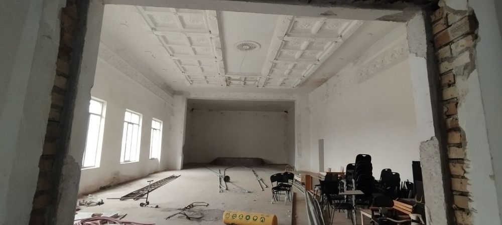 Ахангаран 100 сот ,здание 900м2