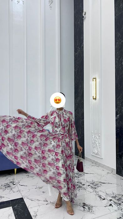 Продаю б/у вечерние платья 42 размер 8000 тг/шт все три платья 20.000