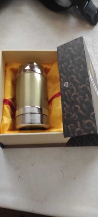 Дорожный термос в упаковке