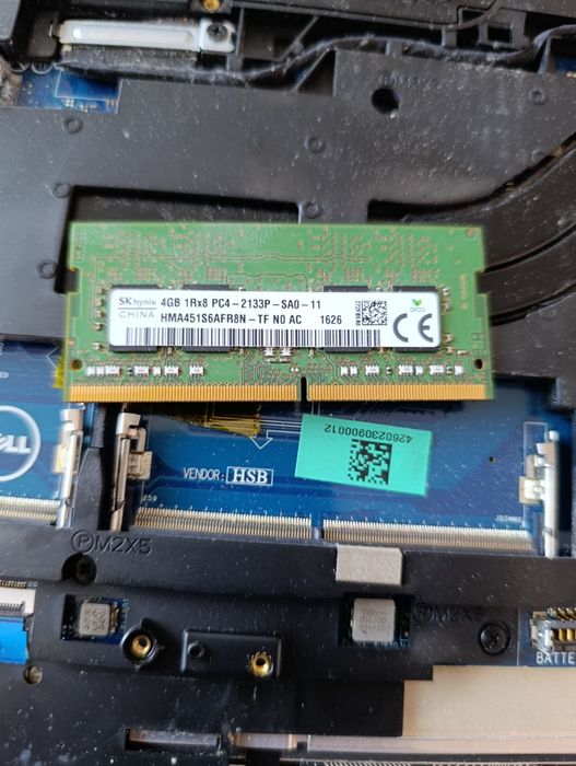 Продавам лаптоп DEEL