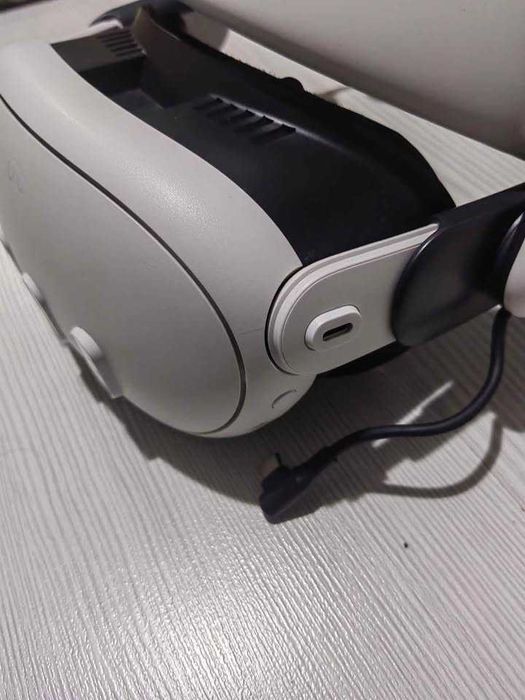 Quest 3 128 GB +Bobovr s3Pro head strap+kiwi facial interface+кабел 5М